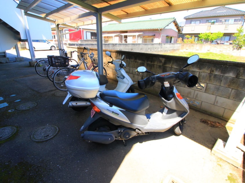 バイク置き場 丸滝マンション