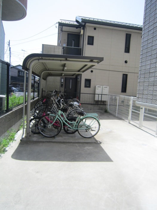 駐輪場 Ｌｏｓ　ｃｉｎｃｏ　ｓｏｌａｒ