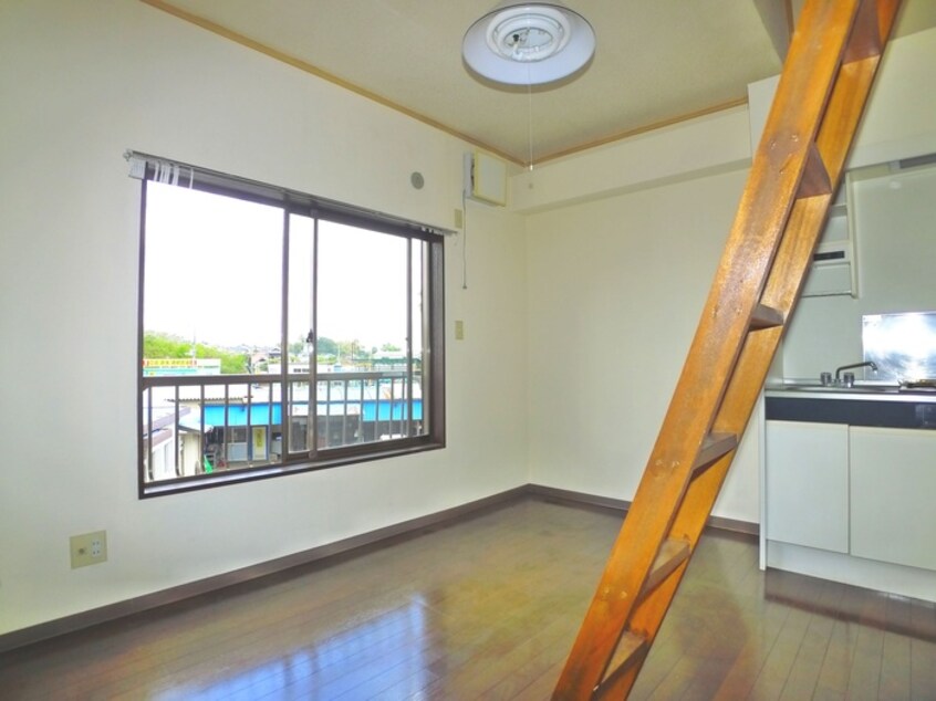 居室 コ－ポ逆井