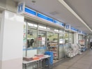 ローソン 下高井戸駅前店(コンビニ)まで74m 第三通南ビル