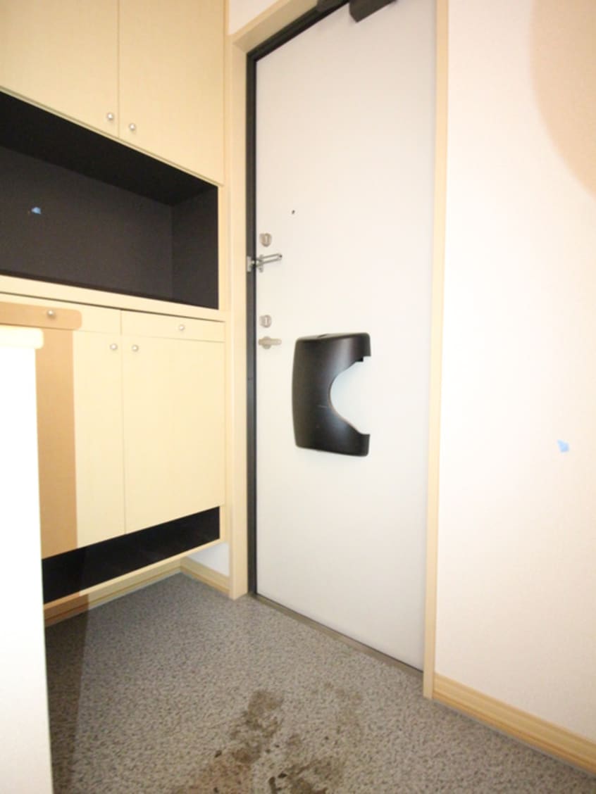 玄関 プリ－マヴェ－ルＢ