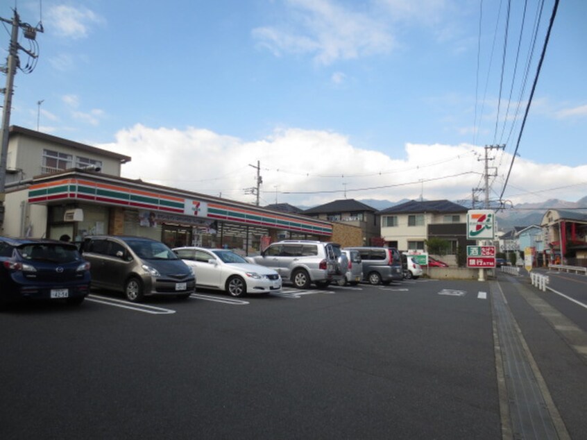 セブンイレブン 秦野堀西店(コンビニ)まで593m シュレーヌ