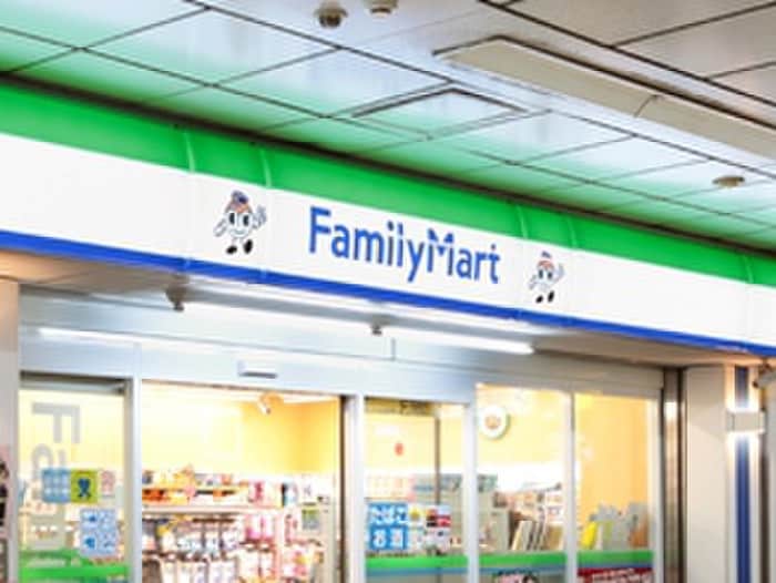 ファミリーマート(コンビニ)まで379m サンモ－ル