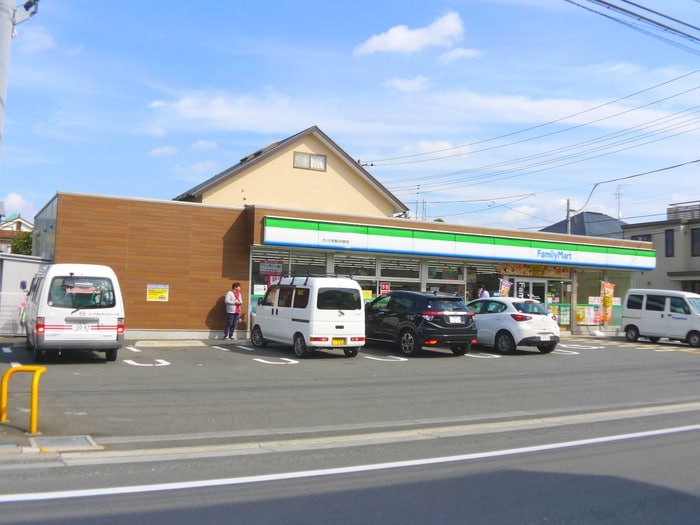 ファミリーマート(コンビニ)まで80m ベラオアゾ