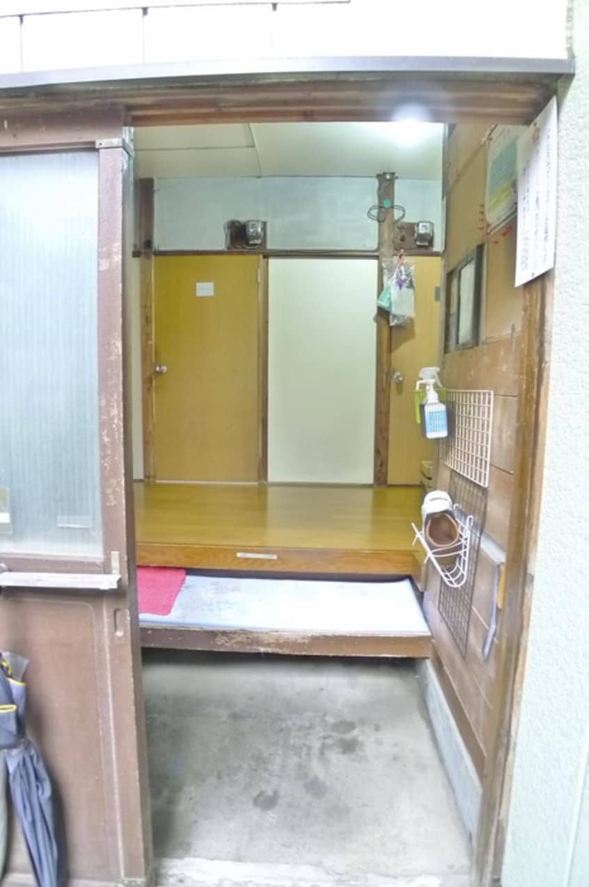 エントランス部分 岡本荘