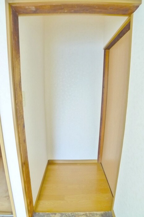 玄関 岡本荘