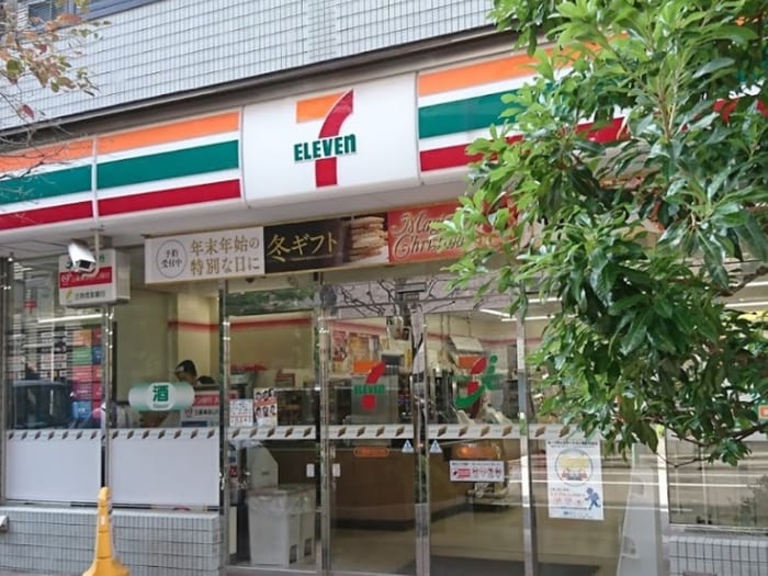 セブンイレブン(コンビニ)まで150m カ－サ・トミ－