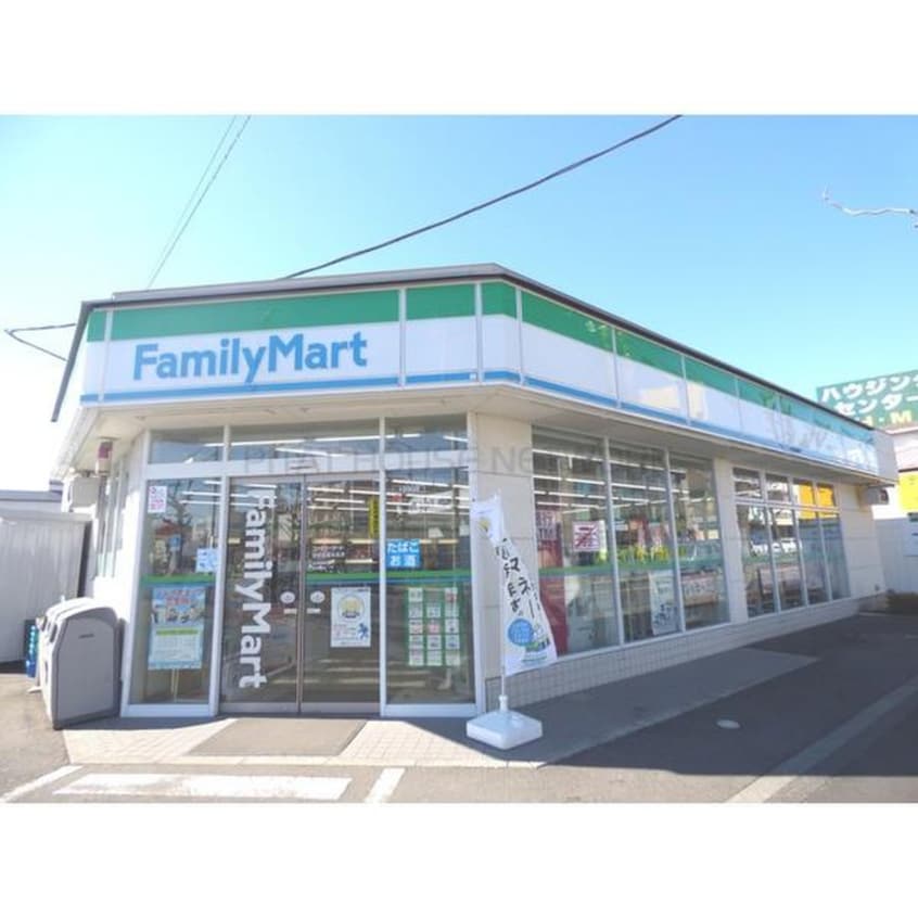 ファミリーマート 世田谷喜多見店(コンビニ)まで179m プラティス喜多見