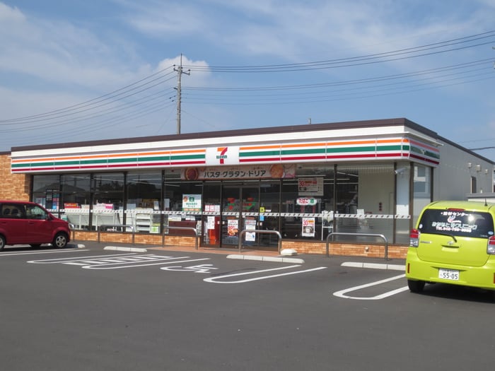 セブイレブン(コンビニ)まで500m ピアイズミ