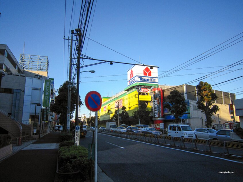 ヤマダデンキ平和台駅前店(電気量販店/ホームセンター)まで623m Alex Garden　平和台