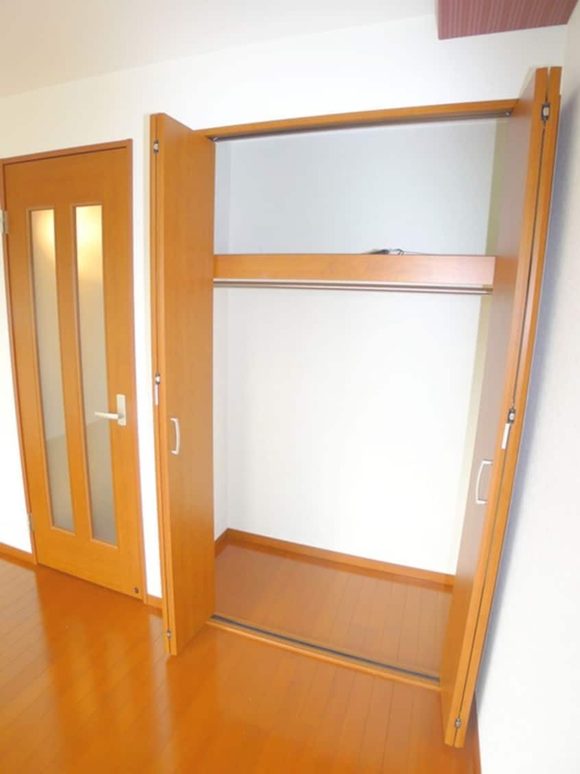 収納 リバ－サイドマンション１０