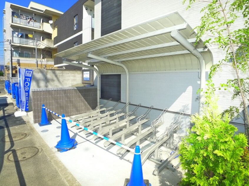 駐輪場 エーフラット入谷