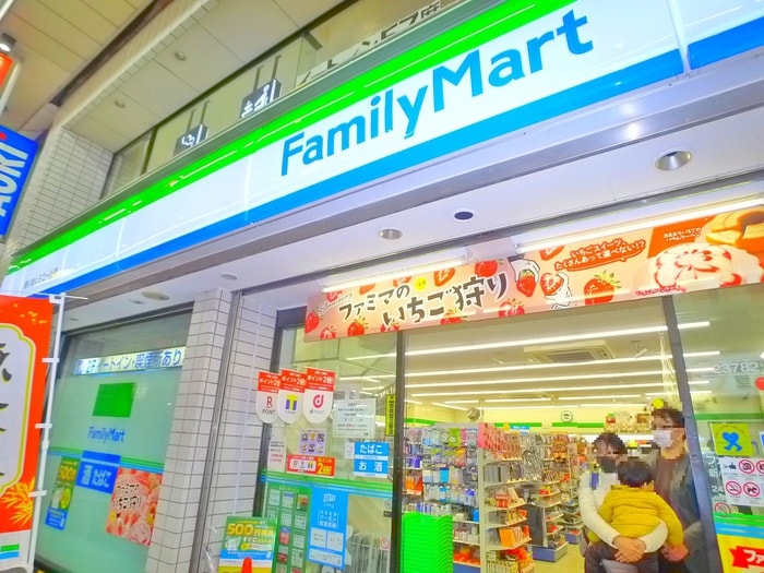 ファミリーマート(コンビニ)まで130m レジデンス１７番館