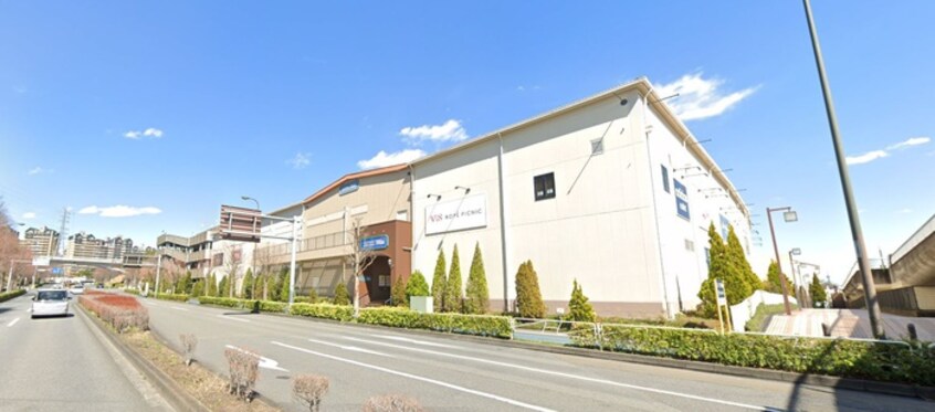 Sakagami Grand Repas 三井アウトレットパ(ショッピングセンター/アウトレットモール)まで726m サングリーン南大沢