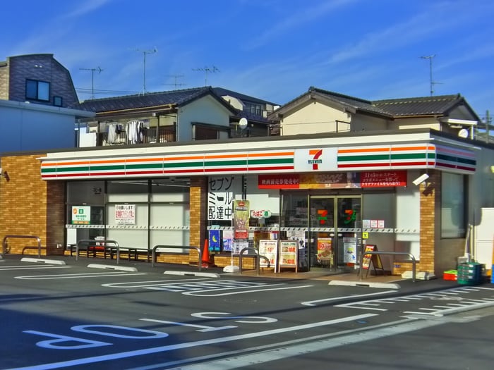 セブンイレブン(コンビニ)まで73m グレース富士美