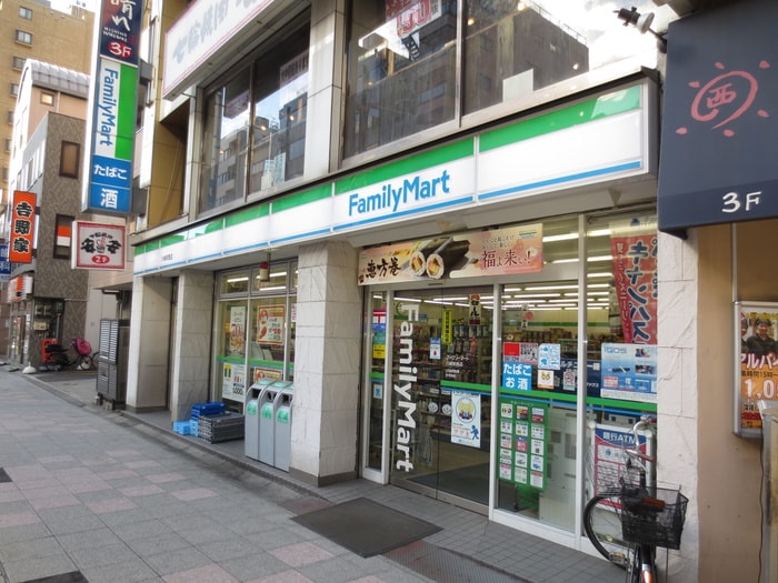 ファミリーマート(コンビニ)まで450m Ｖｉｅｗ ＴｅｒｒａｃｅⅡ