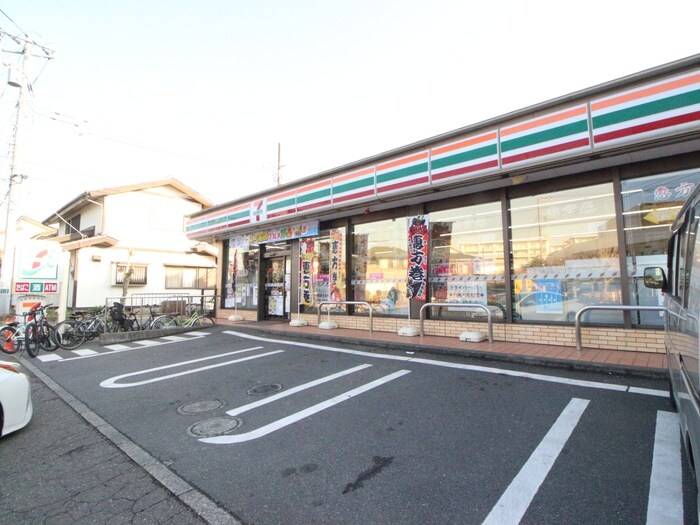 セブンイレブン 茅ケ崎南湖(コンビニ)まで964m アンプルールフェールプラージュ