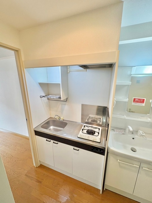 キッチン パンジ－　Ｆ－８