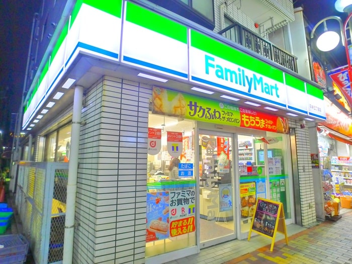 ファミリーマート(コンビニ)まで400m レ　ボヌール　セシル