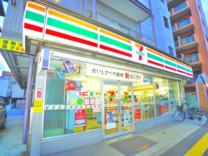 セブンイレブン千住桜木(コンビニ)まで300m 湯田コ－ポ