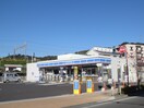 ローソン 小田原国府津二丁目店(コンビニ)まで135m 梅山アパ－ト