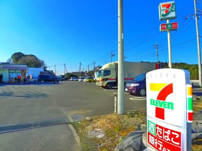 セブンイレブン(コンビニ)まで740m カーサモデラート