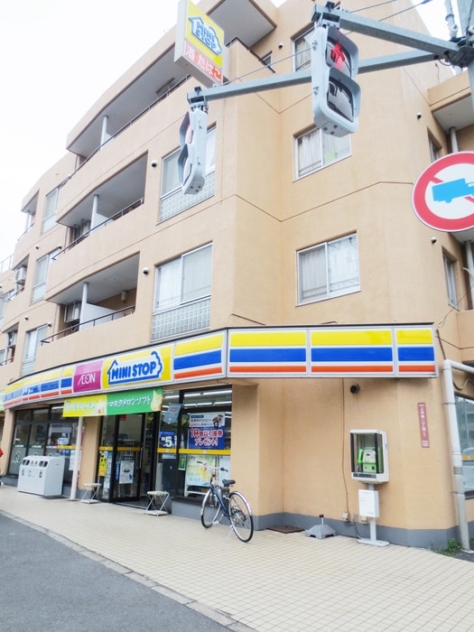 ミニストップ(コンビニ)まで1800m リブラックス・マサ