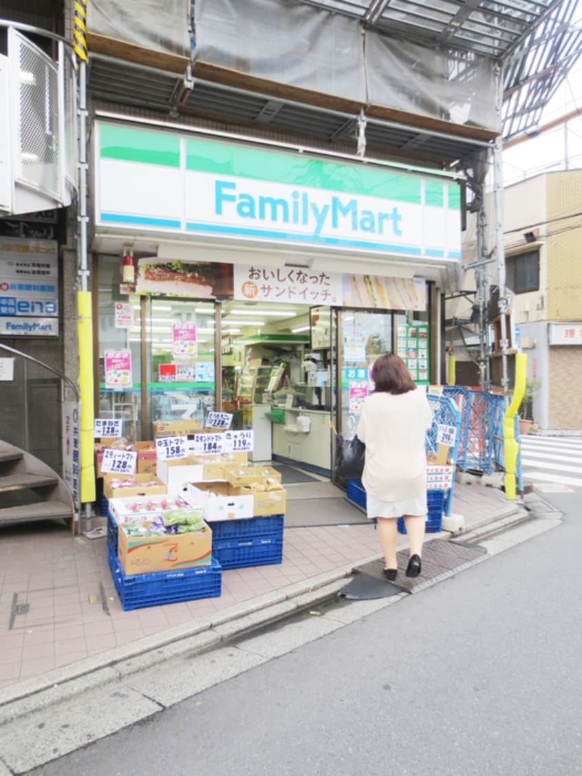 ファミリーマート(コンビニ)まで1100m リブラックス・マサ