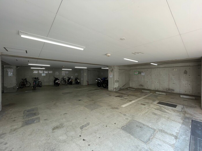 駐車場 エ－リフロ－レンスＢ