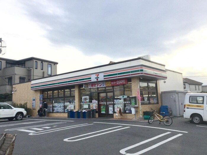 セブンイレブン片瀬5丁目店(コンビニ)まで300m MQuarto湘南海岸公園Ⅰ