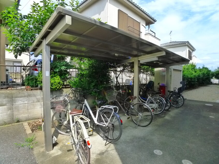 駐輪場 カサベルテ