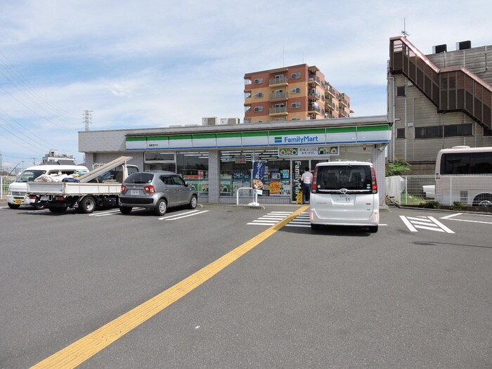 ファミリーマート(コンビニ)まで110m シグマ朝志ヶ丘ハイツ