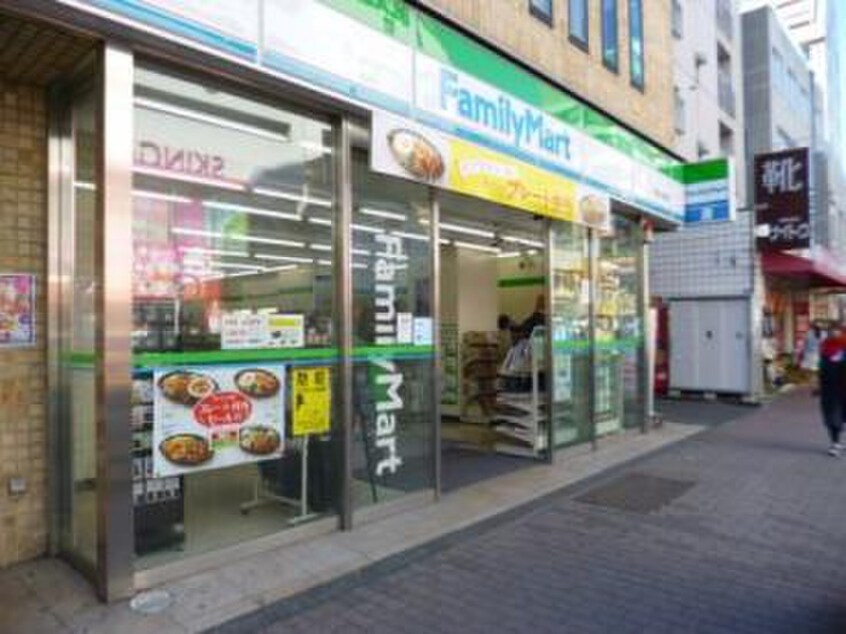 ファミリーマート新大久保店(コンビニ)まで177m ハイム重田