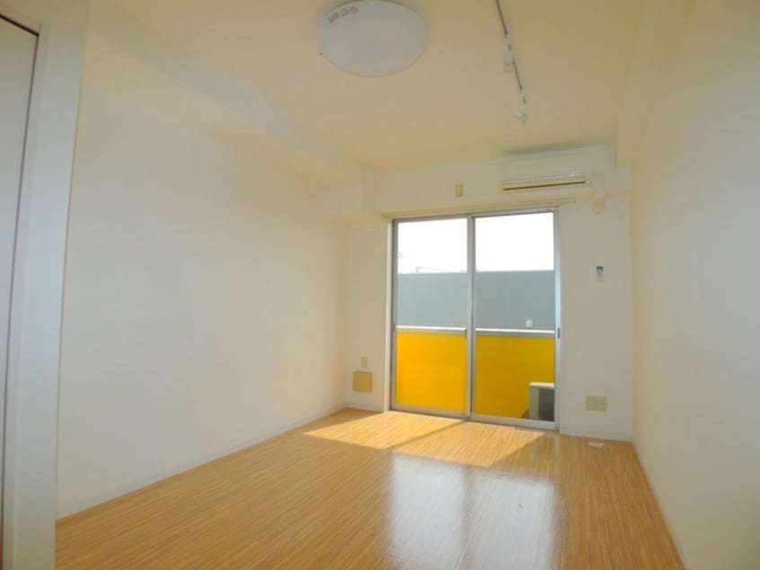 居室 フルジェンテ・カ－サ