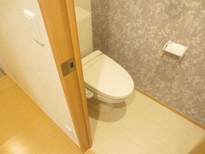 トイレ ロイヤルティアラⅥ