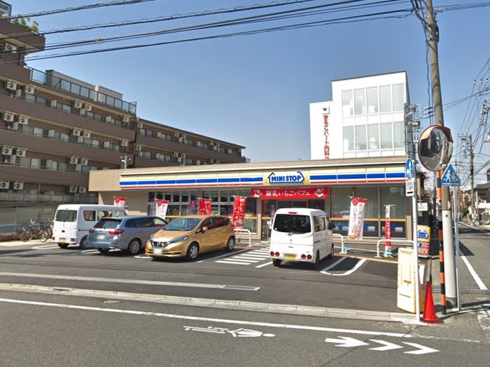ミニストップ(コンビニ)まで400m リヴュールHIRAKAWA