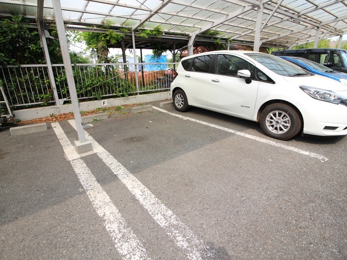 駐車場 ホワイトマンション