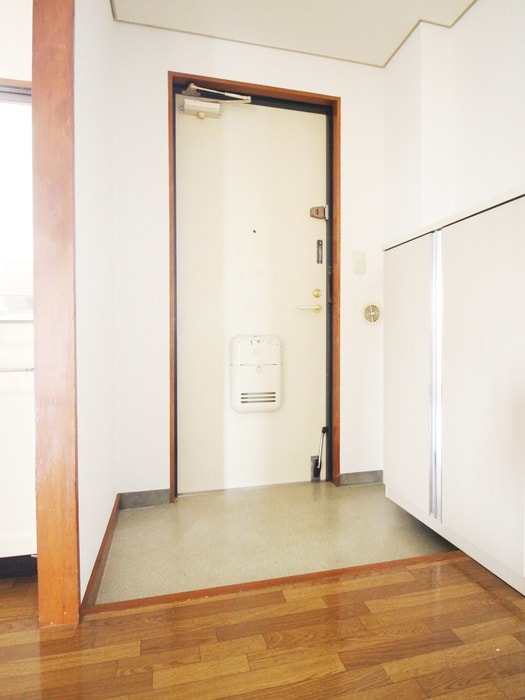 玄関 ホワイトマンション