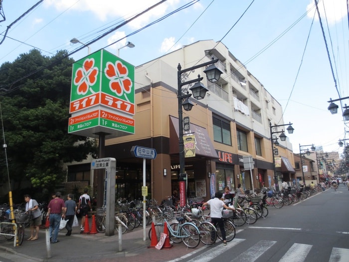 ライフ仲宿店(スーパー)まで326m アルテシモ　デュース