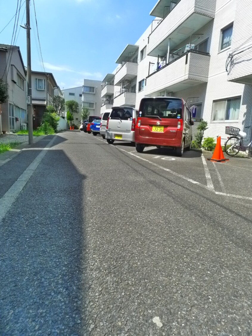 駐車場 フロ－レンスナカムラ