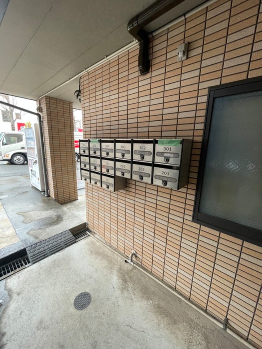エントランス部分 コーラルビル