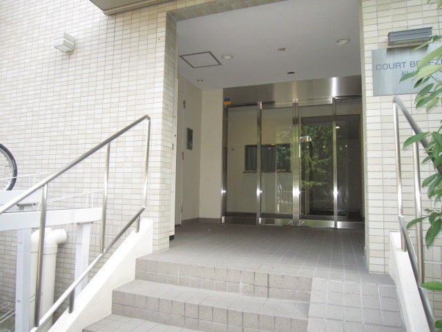 エントランス部分 コ－トブリ－ズ根津