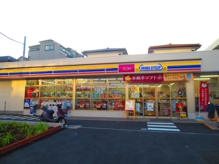ミニストップ(コンビニ)まで140m カドリル青葉台