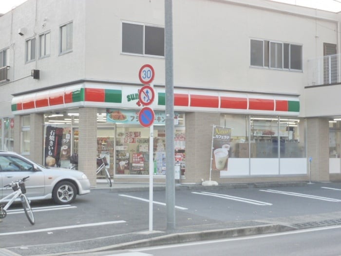 サンクス 狛江岩戸南四丁目店(コンビニ)まで513m メゾンボヌ－ル喜多見
