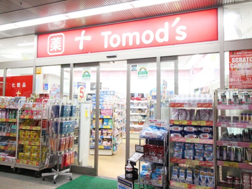 トモズ白金プラザ店(ドラッグストア)まで300m ＤｕｏＳｔａｇｅ白金高輪