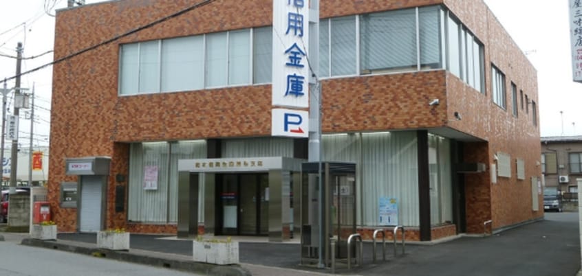 青木信用金庫(銀行)まで300m Ｌａｕｌｅａ越谷
