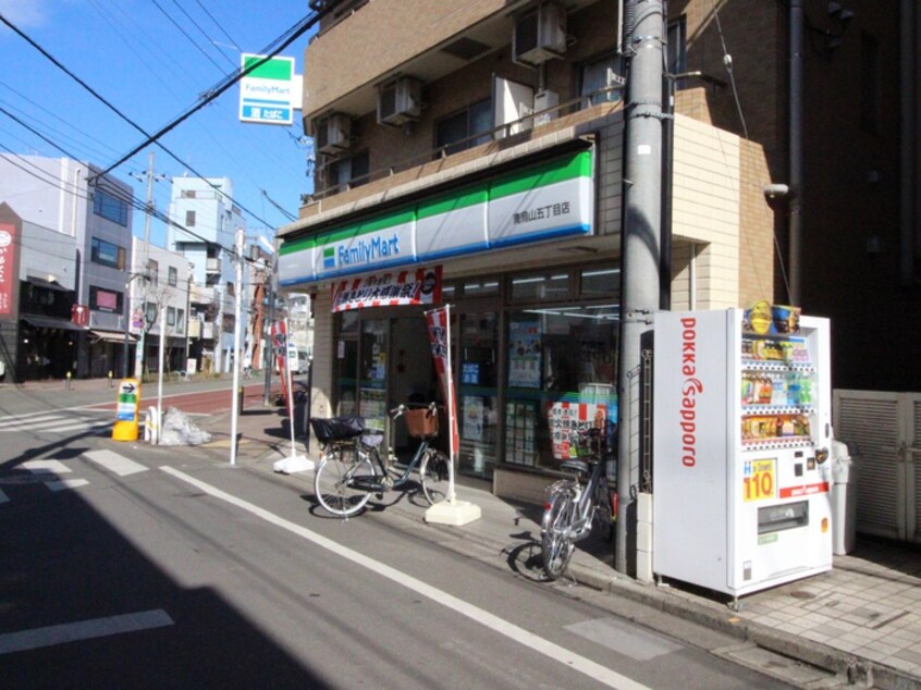 ファミリーマート南烏山五丁目店(コンビニ)まで127m クララハイツ