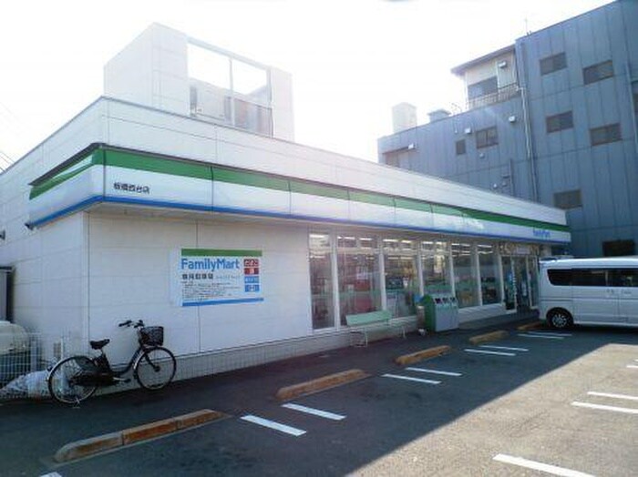 ファミリーマート板橋西台店(コンビニ)まで370m セドルハイム上板橋ⅡＡ