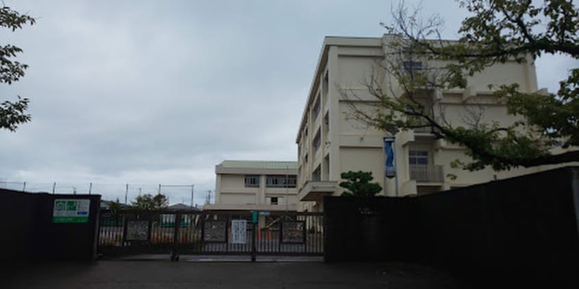 茅ヶ崎市立小和田小学校(小学校)まで350m レジデンス湘南Ⅱ