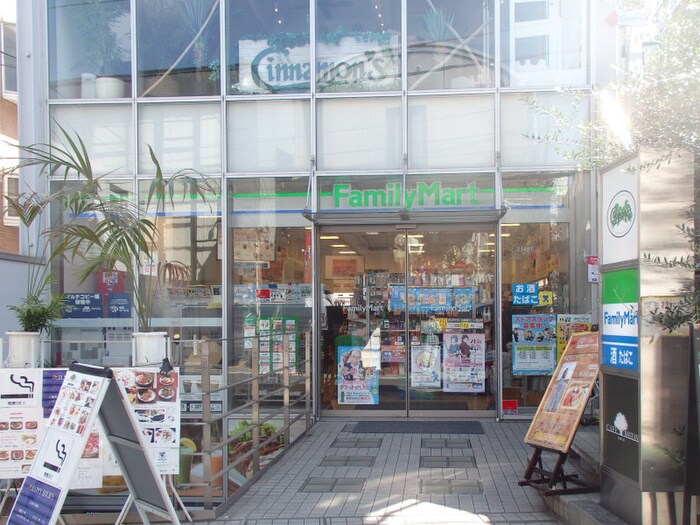 ファミリーマート表参道南店(コンビニ)まで110m テラッツア表参道